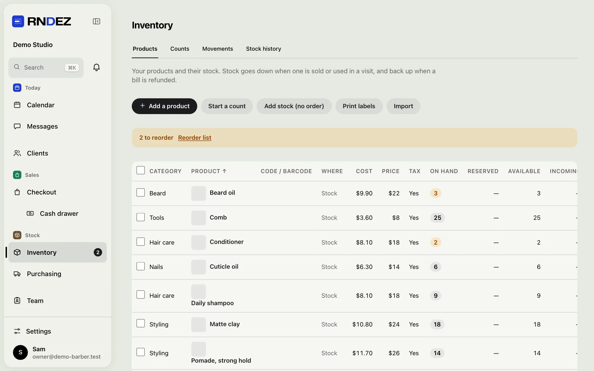 Inventory on a computer: each product with its stock, the low ones marked, and buttons to count, receive and import.